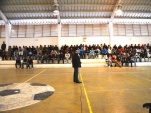 El abogado Javier Araya, explica las caracter&iacute;sticas de la defensa penitenciaria a los internos del Penal de Alto Hospicio.