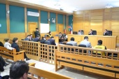 En audiencia el defensor Enoc S&aacute;ez Salazar, en estrado el imputado V&iacute;ctor Mart&iacute;nez