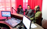 El defensor regional  de O'Higgins, Alberto Ortega, junto a Jorge y Fernando, los conductores del Matinal de Raio Jireh