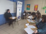  Con entusiasmo, los alumnos participaron en la simulaci&oacute;n del tribunal de j&oacute;venes.