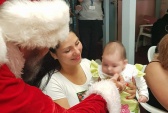 Un vez m&aacute;s el Viejo Pascuero de la DRMS visit&oacute; a los hijos de internas de la c&aacute;rcel de San Joaqu&iacute;n.