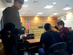La defensora juvenil y el imputado en la audiencia en que se revis&oacute; el caso del homicidio ocurrido en Las Quintas.