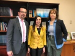 La Defensora junto a los magistrados de Quell&oacute;n, Carolina Mart&iacute;nez y Pablo Farf&aacute;n, en el extremo sur de la Isla de Chilo&eacute;