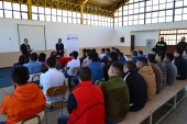 Defensor Regional de La Araucan&iacute;a Renato Gonz&aacute;lez y el Defensor Jefe de Angol Humberto Serri en el gimnasio del CCP de Angol 