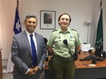 El defensor Andr&eacute;s Rojas y la capitana Carla Gattavara, de la 5&deg; Comisar&iacute;a de Conchal&iacute;.
