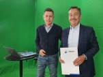 Defensor Regional Claudio P&eacute;rez  (a la derecha) destac&oacute; atenci&oacute;n de p&uacute;blico a trav&eacute;s de App Mi Defensor&iacute;a.  