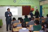 El Defensor Penal Juvenil, Angel Guerrero expone frente a alumnos de la Escuela Isabel Pe&ntilde;a Morales.