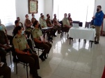 Una escena de la charla en la Comisar&iacute;a de Pozo Almonte.