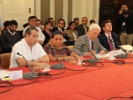 Flanqueados por la Premio Nobel de la Paz Rigoberta Mench&uacute;, los abogados Francisco Geisse y Tom&aacute;s Pascual expusieron ante la comisi&oacute;n.