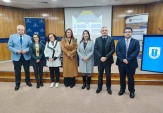 Autoridades y expositores al cierre del seminario sobre "Lenguaje Claro" 