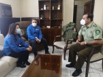 La Defensora Regional Loreto Flores y el Jefe de Estudios Mario Palma, en su reuni&oacute;n con el oficial de la Comisar&iacute;a de San Miguel