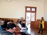 La abogada Catherine R&iacute;os durante su exposici&oacute;n en el curso interinstitucional.