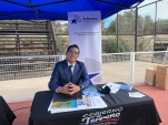 Atenci&oacute;n personalizada brind&oacute; el defensor Sergio Vilca a los alumnos que hicieron consultas. 