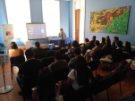Parte del encuentro con instituciones dedicadas a la tem&aacute;tica de la migraci&oacute;n en Tarapac&aacute;.