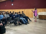Consultas y opiniones expresaron los alumnos en la charla impartida por Catherine R&iacute;os.