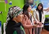 Viviana Castel jefa de Estudios, Angela Morales (UAGD) y la expositora Ingrid Brice&ntilde;o conversan con mujeres privadas de libertad en Chill&aacute;n