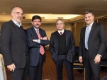 En el encuentro participaronlos ex defensores Leonardo Moreno, Rodrigo Quintana y Georgy Schubert. A la derecha, el Defensor Nacional, Andr&eacute;s Mahnke.