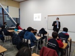 Herrera convers&oacute; con m&aacute;s de 30 alumnos de cuarto a&ntilde;o de ense&ntilde;anza media