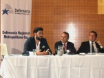 Juan Fajardo, Mario Palma y Eduardo Camus exponiendo durante el lanzamiento del libro.