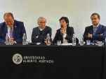 La Defensora Nacional durante su exposici&oacute;n en la actividad acad&eacute;mica.