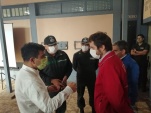 Fernando Alliende (de azul) destac&oacute; que veintiuna personas dejaron la prisi&oacute;n preventiva por arresto domiciliario en la zona de Aconcagua.