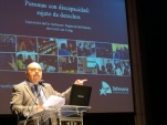 El Defensor Regional del Maule, Jos&eacute; Luis Craig, durante su exposici&oacute;n en seminario organizado en San Javier.