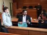 Finalizada la audiencia el defensor explic&oacute; los alcances de la sentencia absolutoria a los usuarios.