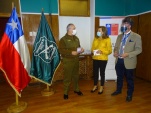 General de Carabineros recepcion&oacute;  folleter&iacute;a sobre derechos del detenido para distribuir en todas las comisar&iacute;a de la Regi&oacute;n de Magallanes.