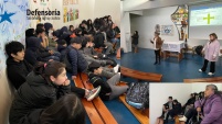Orietta Rodr&iacute;guez y Francisca Riffo, trabajadora social y defensora juvenil, se reunieron con estudiantes de 15 a 17 a&ntilde;os.