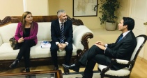 Parte del equipo directivo de Atacama, encabezado por el Defensor Regional, dan a concoer el quehacer institucional al nuevo Intendente regional. 