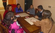 El equipo de la Defensor&iacute;a Regional de Atacama conversa con mujeres de la secci&oacute;n lactantes del CCP de Copiap&oacute;.
