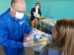 En el CP Concepci&oacute;n se inici&oacute; la entrega de las bolsas solidarias adquiridas con aportes de funcionarios y colaboradores de la instituci&oacute;n. 