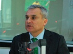 El Defensor Nacional explic&oacute; que reconocer los errores y resolverlos no perjudica al sistema, sino que lo legitima.