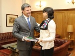 Tras saludar a la ministra de Justicia, el Defensor Nacional le explic&oacute; los principales ejes de la gesti&oacute;n institucional.