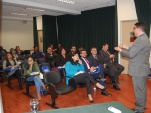 El Jefe de Estudios expone ante los periodistas de Iquique y los representantes del Poder Judicial, Ministerio P&uacute;blico y Defensor&iacute;a.