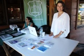 Defensora Penal P&uacute;blica de Villarrica Carolina Sandoval orientando a los vecinos en Puc&oacute;n 