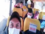El grupo de expatriados aparece en una &lsquo;sefie&rsquo; tomada en pleno viaje de retorno hacia Bolivia.