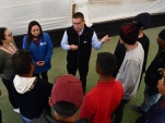La charla a los migrantes asentados en el Albergue Lobitos.