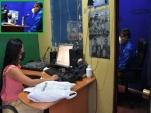 El Defensor Regional en los estudios de Radio Estaci&Atilde;�&Acirc;&sup3;n del Penal de Mujeres de Iquique.