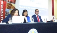 El defensor Hugo Leon en exposicion sobre Defensa Migrantes y extranjeros. 