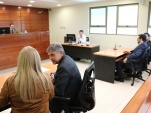 Defensor Penal P&uacute;blico, Ra&uacute;l Gil, junto a la egresada del TTD en la ciudad de Arica