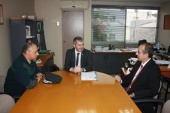 El Defensor Regional, Ra&uacute;l Palma y el Jefe de Estudios se re&uacute;nen con el nuevo director de Gendarmer&iacute;a de la III Regi&oacute;n, Sergio Alarc&oacute;n.