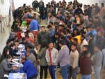 Escena de la atenci&oacute;n a los 800 internos,a cargo de un centenar de funcionarios p&uacute;blicos.