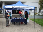 Profesionales de la Defensor&iacute;a atendiendo las distintas consultas realizadas en Chill&aacute;n durante la Plaza de Justicia. 