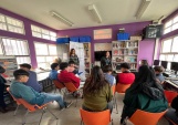 J&oacute;venes del CIP-CRC de San Bernardo dialogan con la Defensora Regional, Daniela B&aacute;ez y la jefa de RPA, Patricia Cisternas.