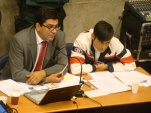 El defensor p&uacute;blico Claudio Aspe, captado durante el juicio oral junto a su cliente, Gustavo Fuentes.