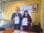 El Defensor Regional Renato Gonz&aacute;lez y la jefa de carrera de Trabajo Social, Judith Guajardo