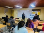 La charla se realiz&oacute; en la sala de clases del penal.