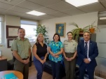 Defensora Regioanl Loreto Flores se reuni&oacute; con oficiales de la Prefectura Cordillera en la oficina local de Puente Alto