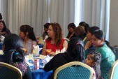 la encargada de UAGD en desayuno por la NO Violencia contra la mujer